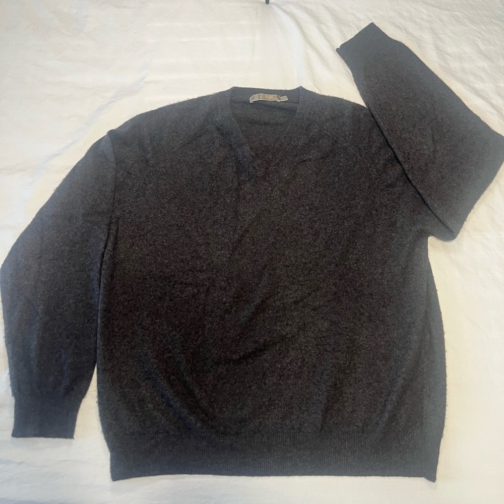 Raffi Men's Dark Gray V-Neck Sweater